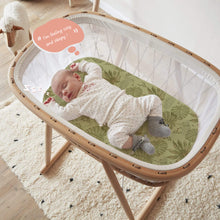 Load image into Gallery viewer, Acrabros Snug Fitted Bassinet Sheet Set Giraffe Forest