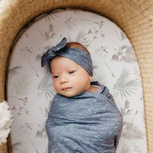 Load image into Gallery viewer, Acrabros Snug Fitted Bassinet Sheet Set Gardenia Blossom