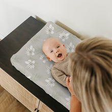 Load image into Gallery viewer, Acrabros Snug Fitted Changing Pad Cover Set Gardenia Blossom