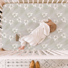 Load image into Gallery viewer, Acrabros Snug Fitted Crib Sheet Set Gardenia Blossom