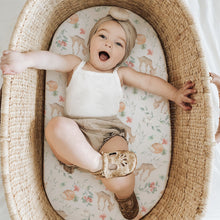 Load image into Gallery viewer, Acrabros Snug Fitted Bassinet Sheet Set Deer Floral