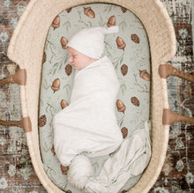 Load image into Gallery viewer, Acrabros Snug Fitted Bassinet Sheet Set Rabbit Nuts