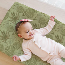 Load image into Gallery viewer, Acrabros Snug Fitted Changing Pad Cover Set Giraffe&Forest