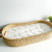 Load image into Gallery viewer, Acrabros Snug Fitted Bassinet Sheet Set Gardenia Blossom