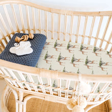 Load image into Gallery viewer, Acrabros Snug Fitted Bassinet Sheet Set Giraffe Forest