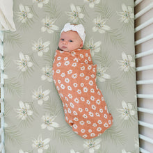 Load image into Gallery viewer, Acrabros Snug Fitted Crib Sheet Set Gardenia Blossom