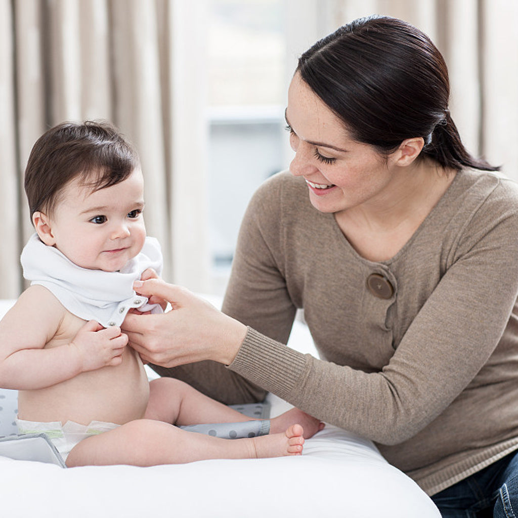 How to Change Your Baby’s Clothes? The Ultimate Guide to Dressing a Sq ...